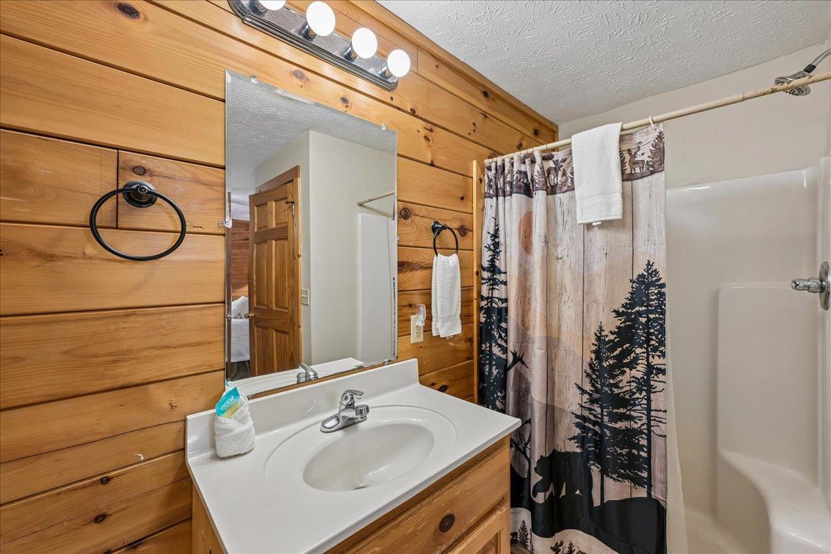 25Primary Bath