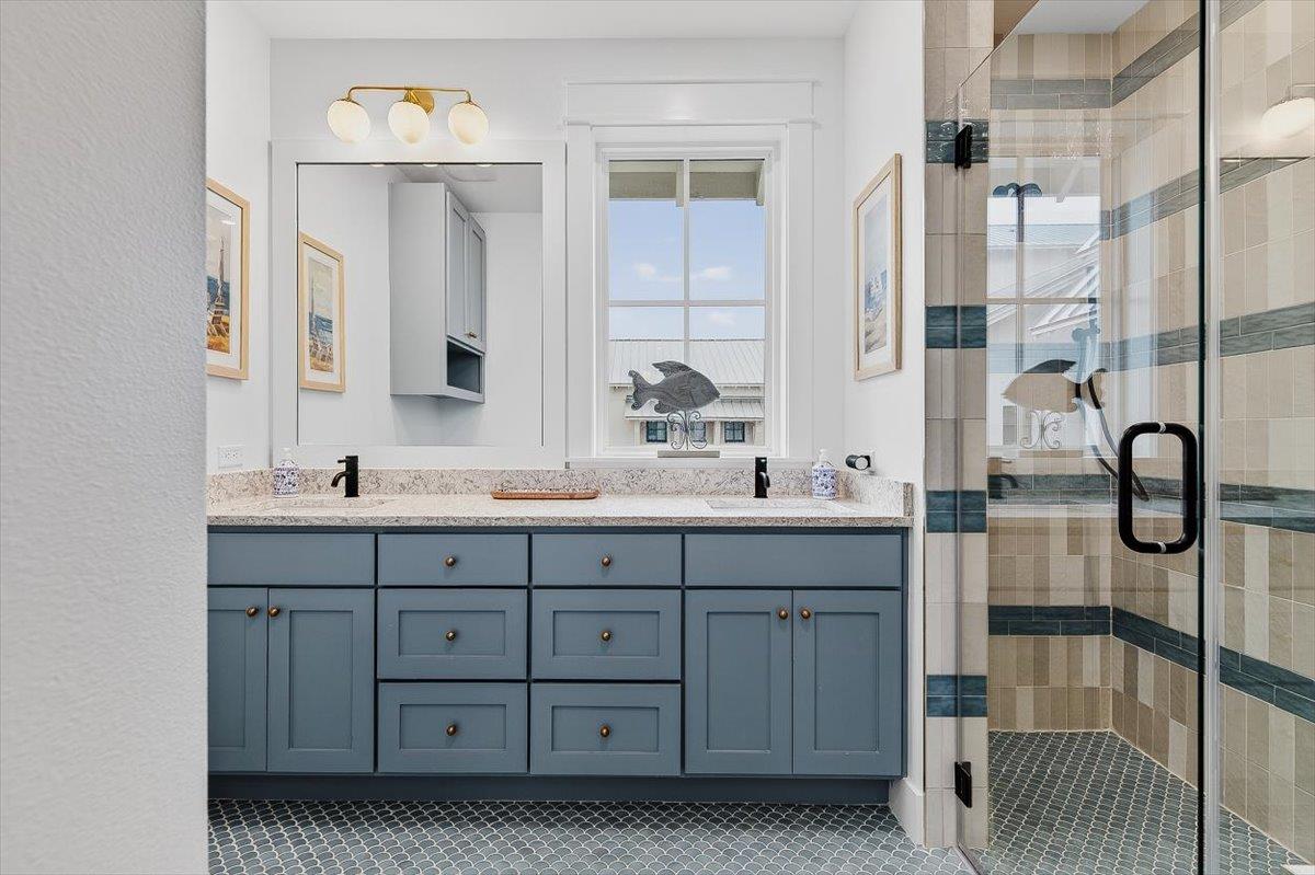 1st Bunk Room Ensuite, 3rd Floor