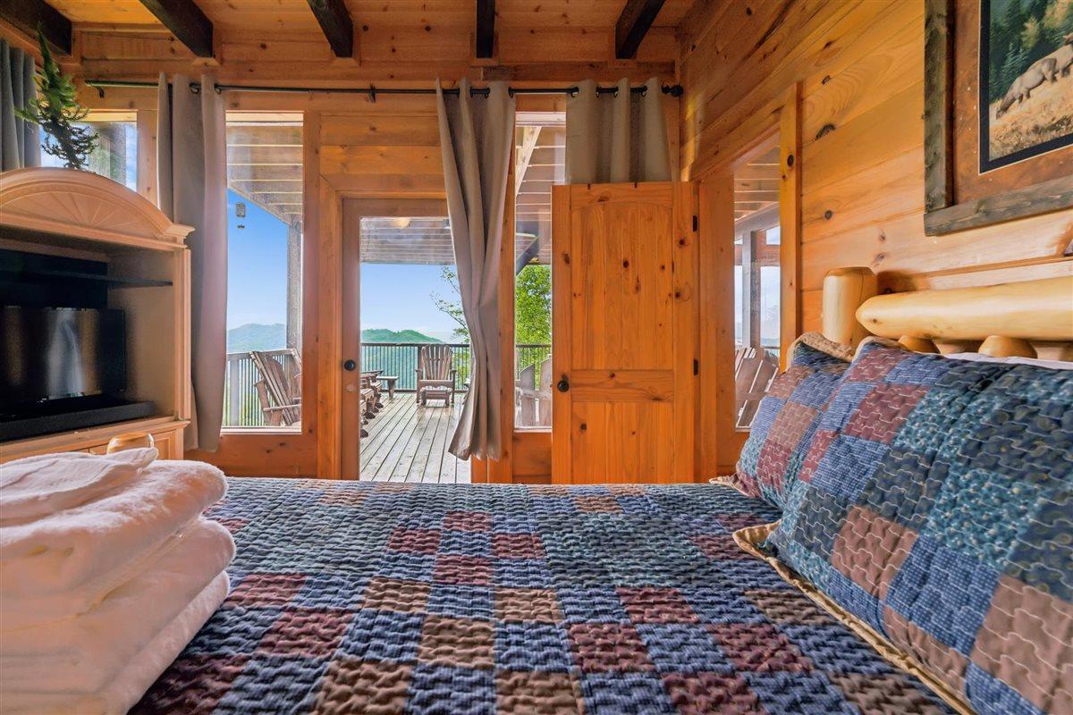 033Bedroom