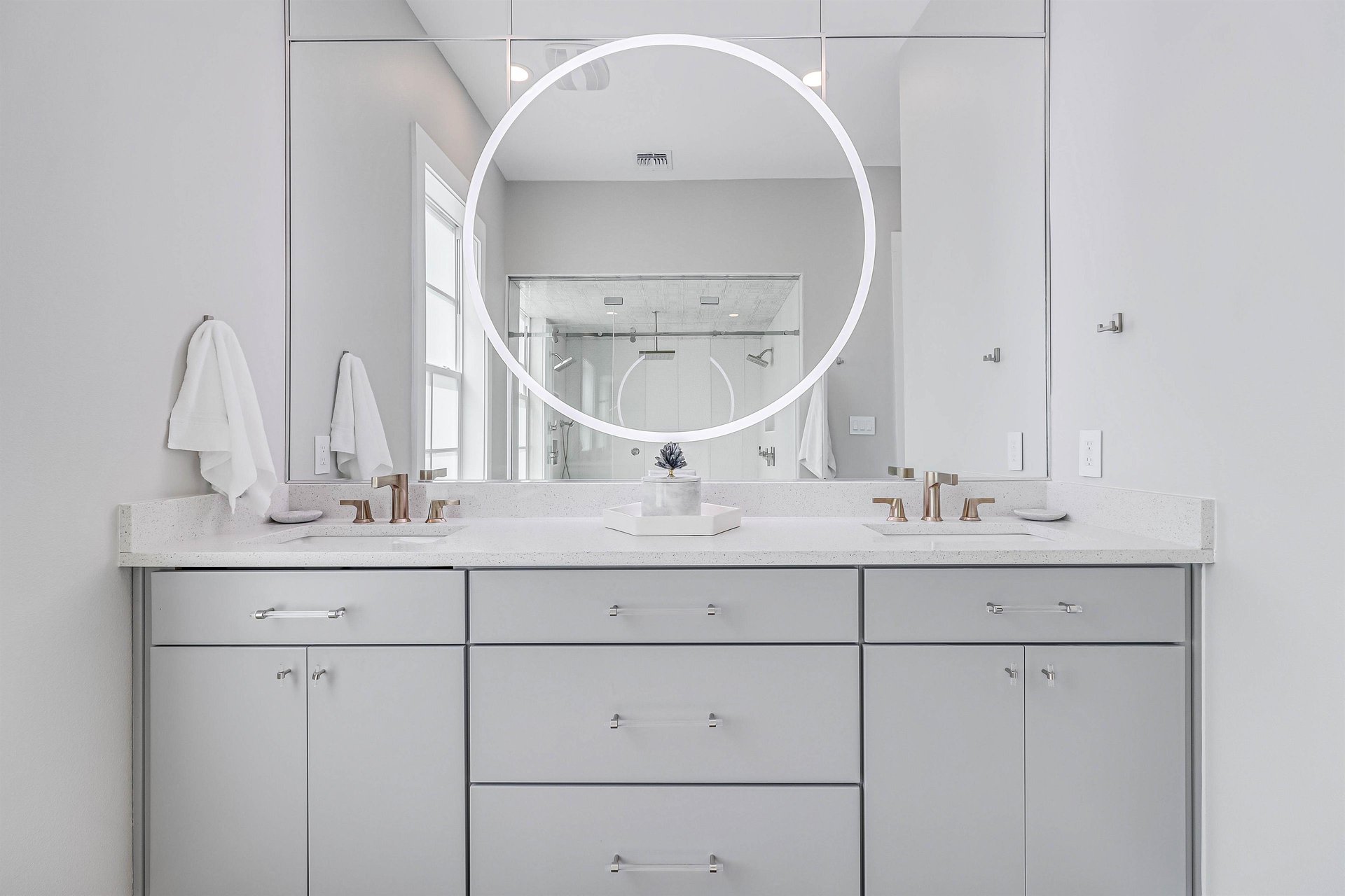 Primary King Bathroom, 2nd Floor