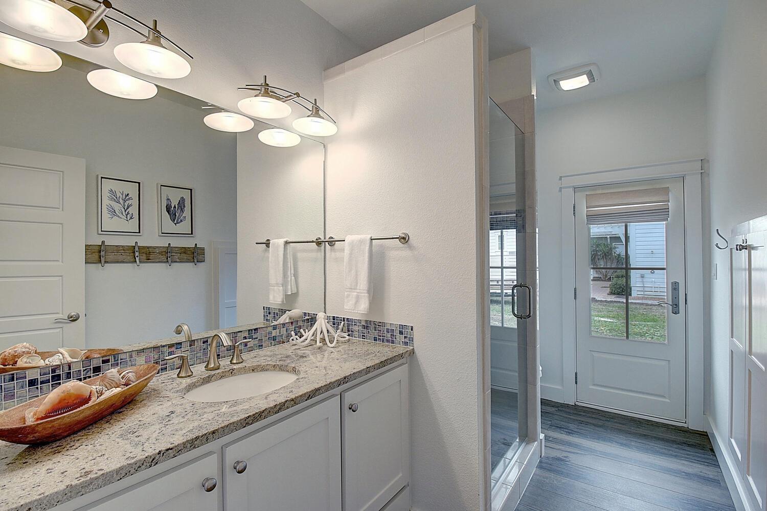 1st Floor, Shared Bathroom