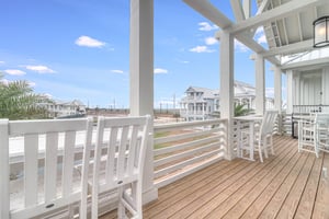 Living Room Deck  Grilling Area Facing the Lake, 2nd Floor