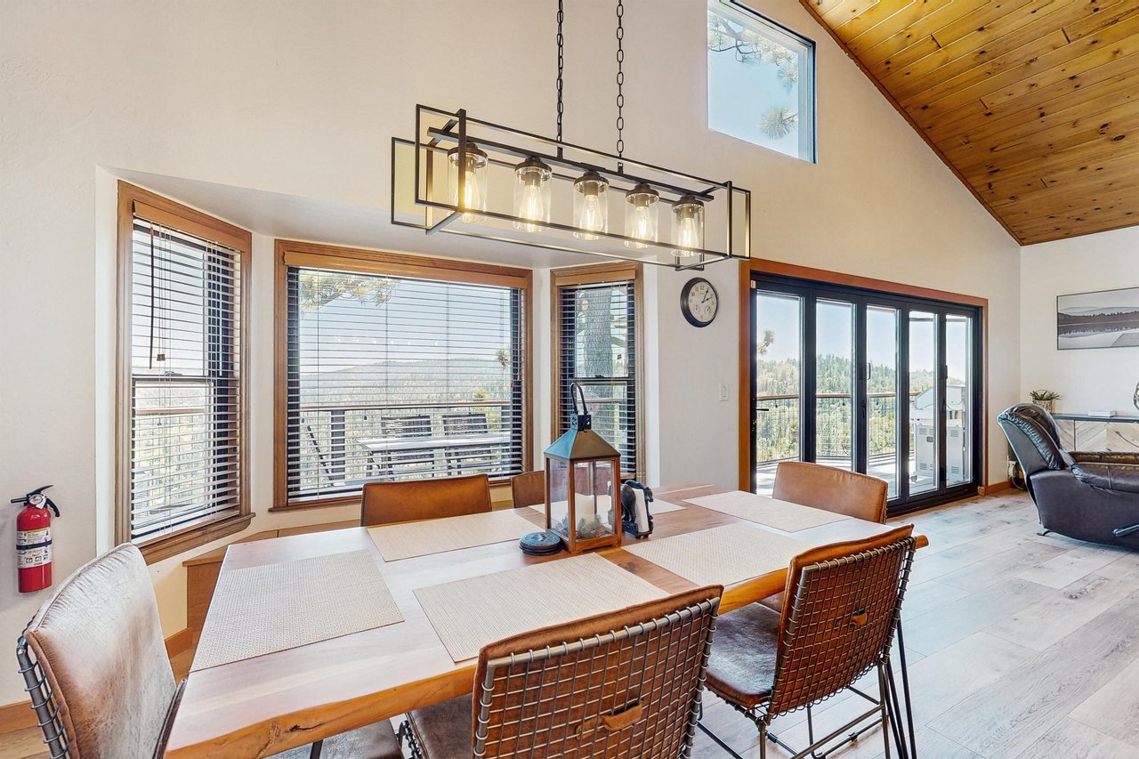 Dining table and chairs for up to 6 guests.