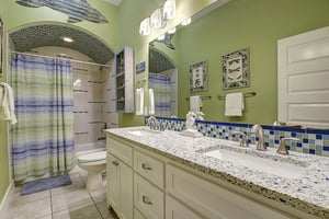 Shared Bathroom, 1st Floor