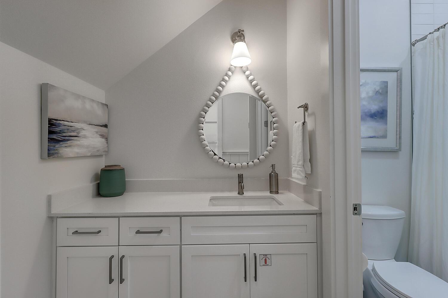 Shared 1st Floor Bathroom