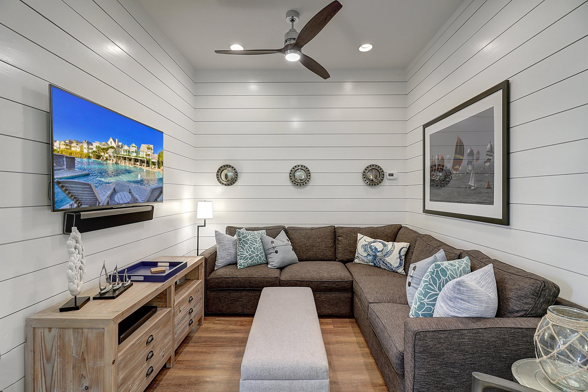 Living Area, 1st Floor