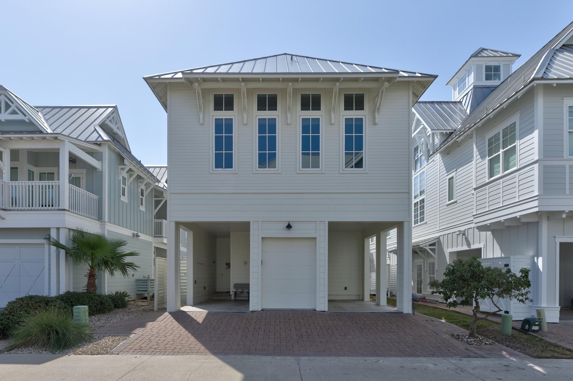 Merroway Cove, Driveway and Carport