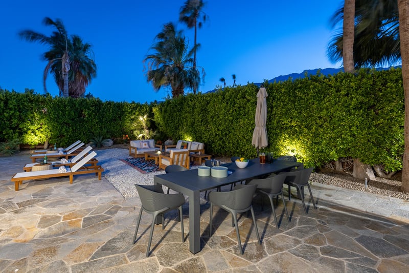 Outdoor dining for eight