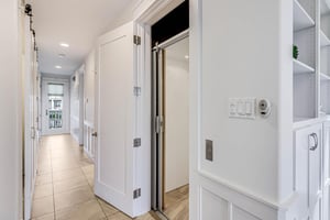 Elevator with Access to 2 Floors