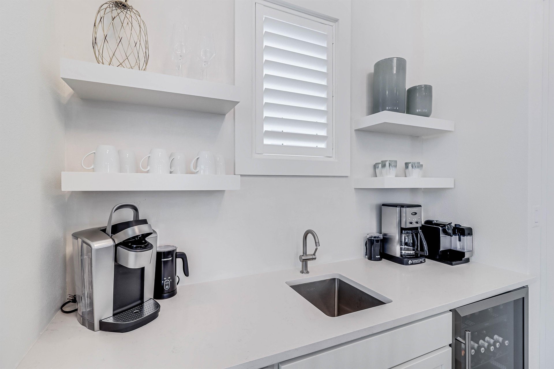 Coffee and Wet Bar, 2nd Floor