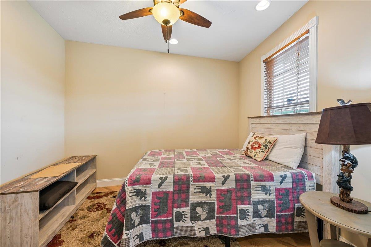 43Bedroom