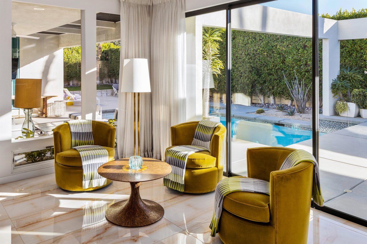 Walls of glass blur the lines between indoor and outdoor living