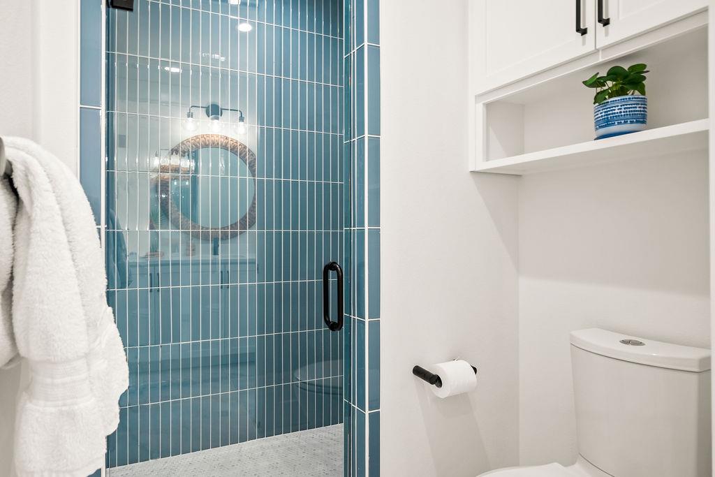 Third King Bathroom, 1st Floor