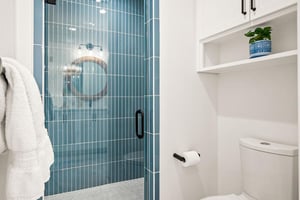 Third King Bathroom, 1st Floor