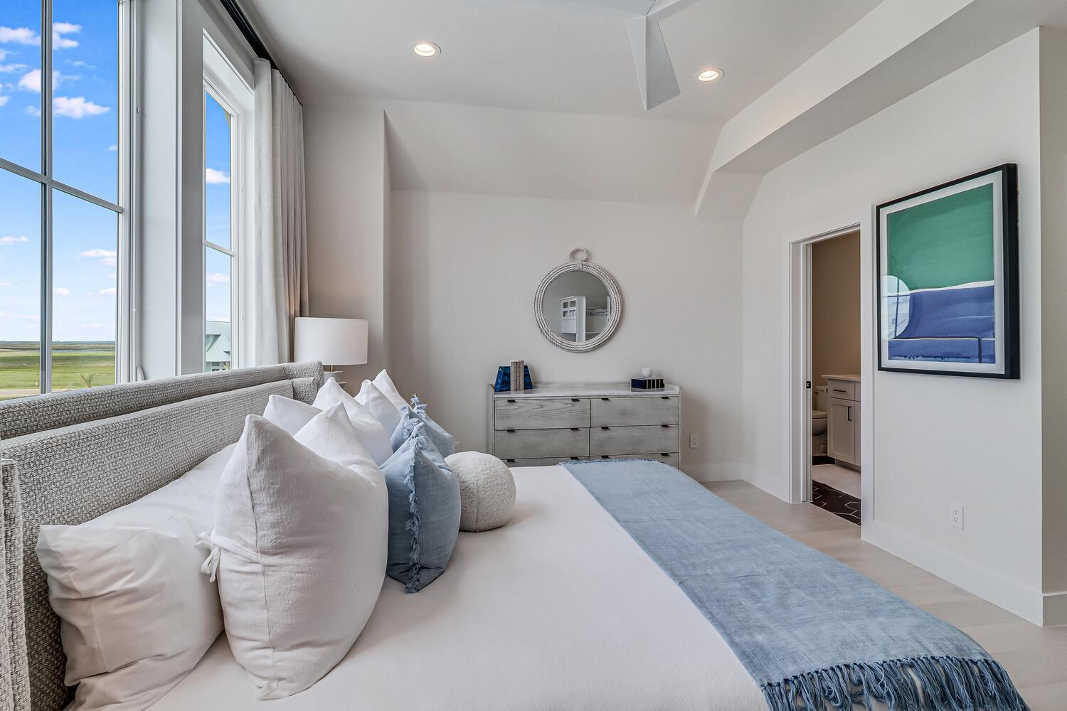 3rd Floor King Suite with Additional Twin Beds