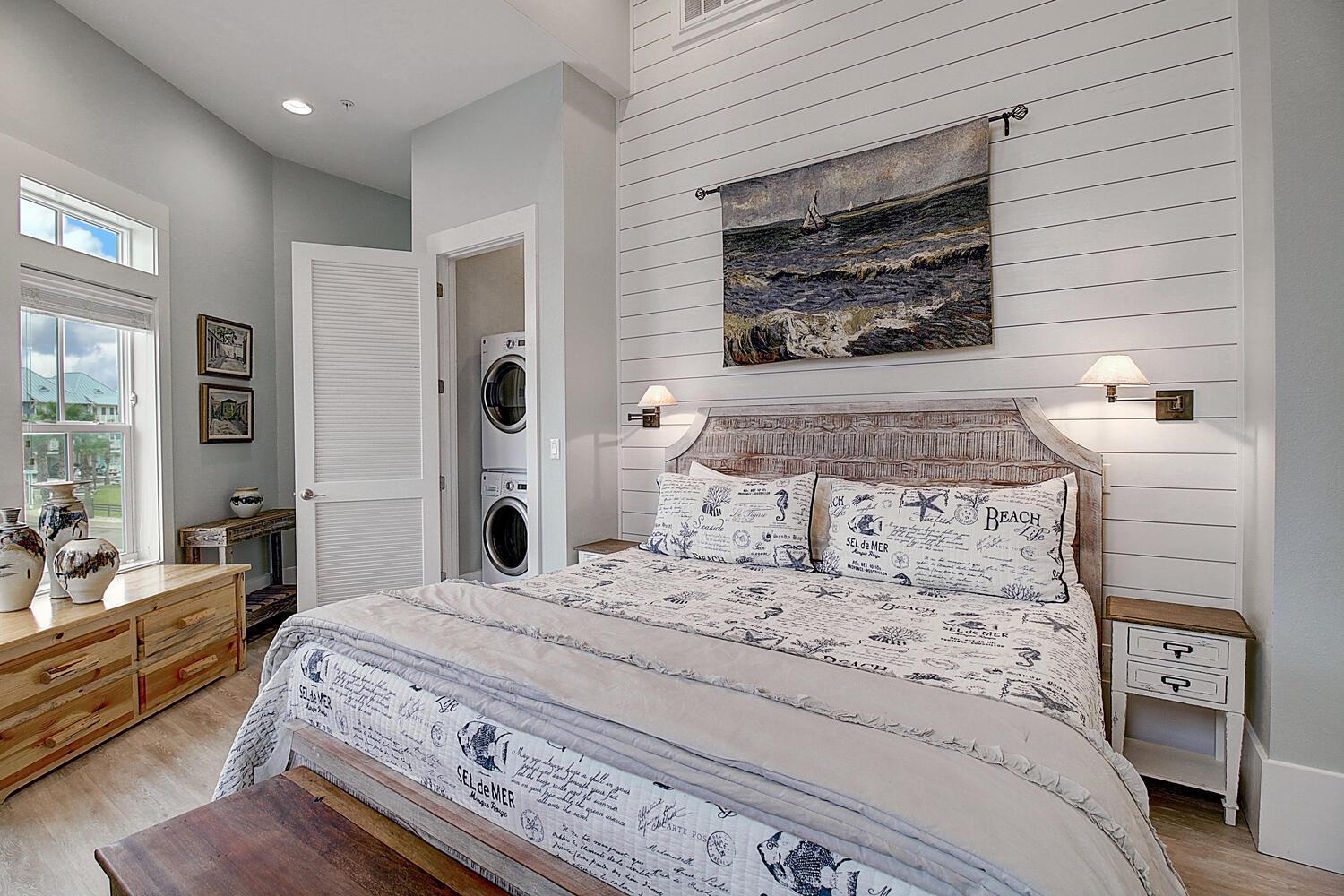 King Bedroom, 2nd Floor