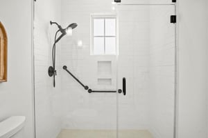 Third King Bathroom, 1st Floor