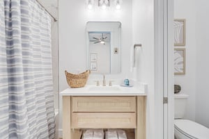 Ensuite Queen Bathroom, 2nd Floor