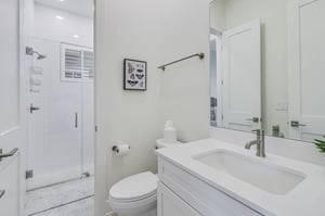 Shared Bathroom, Serving Queen Room  Main Living Area, 1st Floo