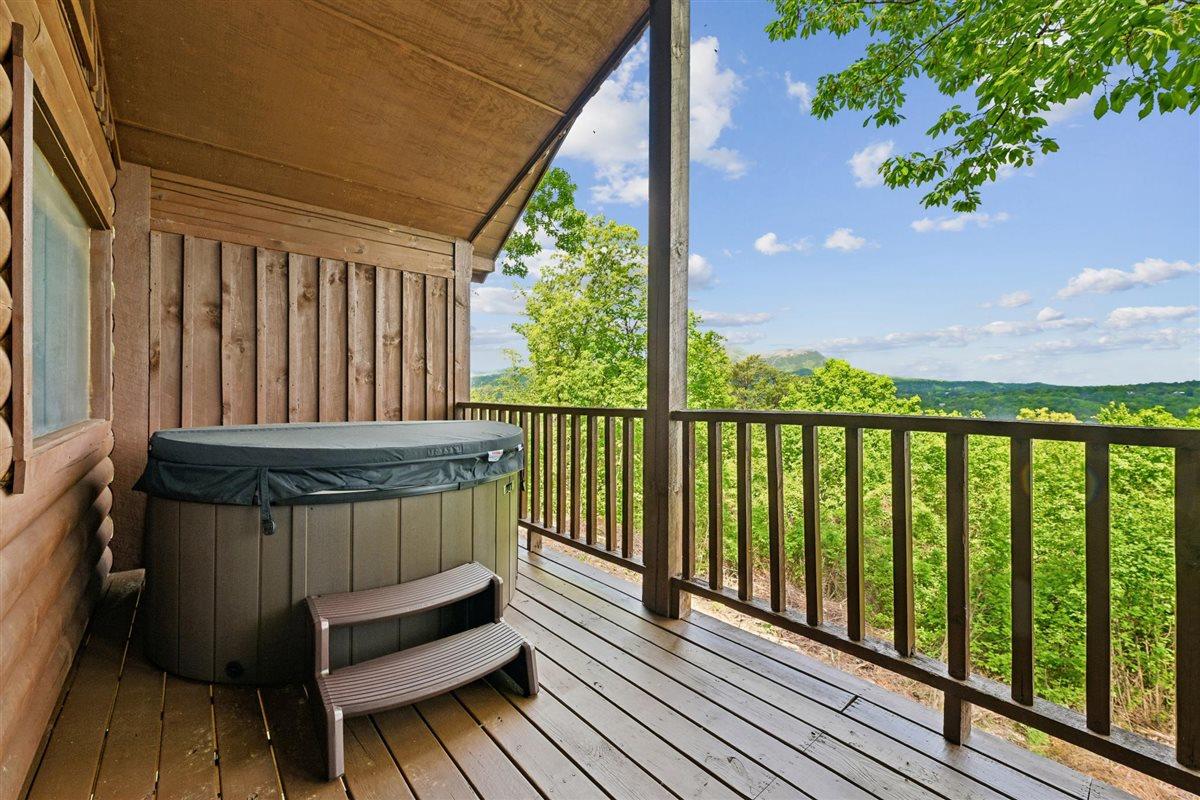 34Hot Tub