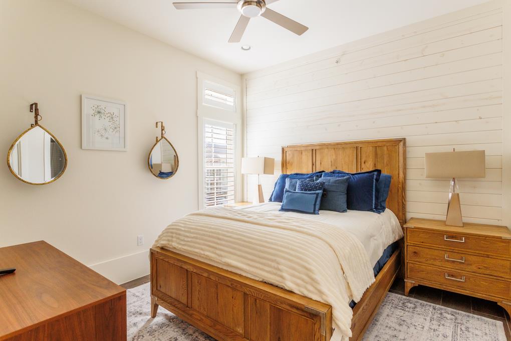 Queen Bedroom, 2nd Floor