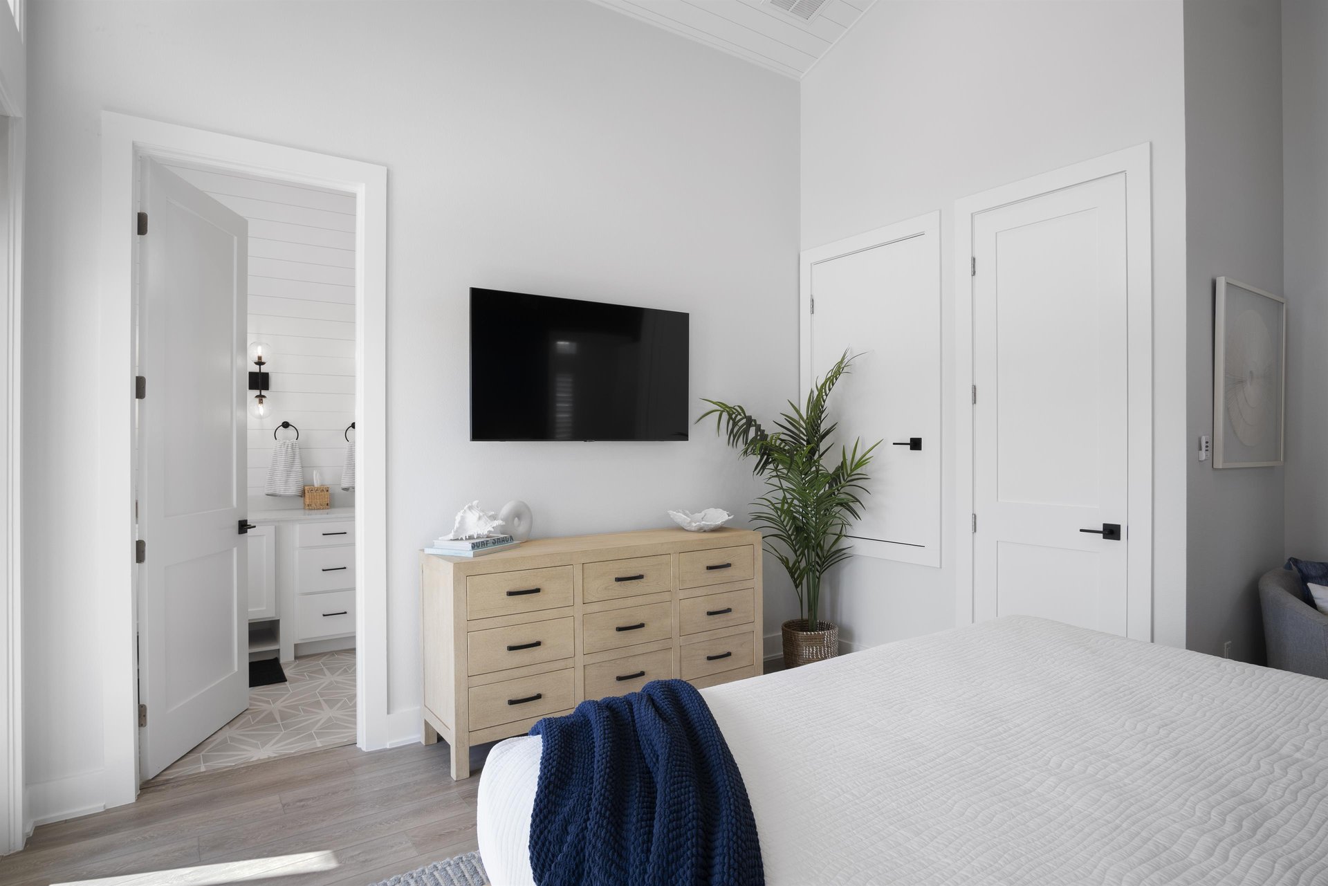 2nd Floor King Primary Suite