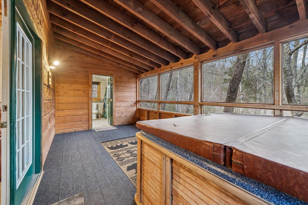 10Hot Tub