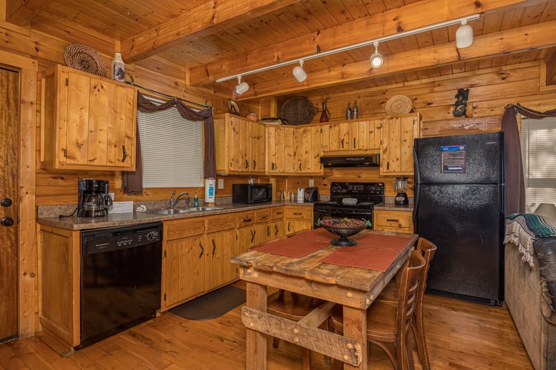 Kitchen with Dining Table at Dukes Den