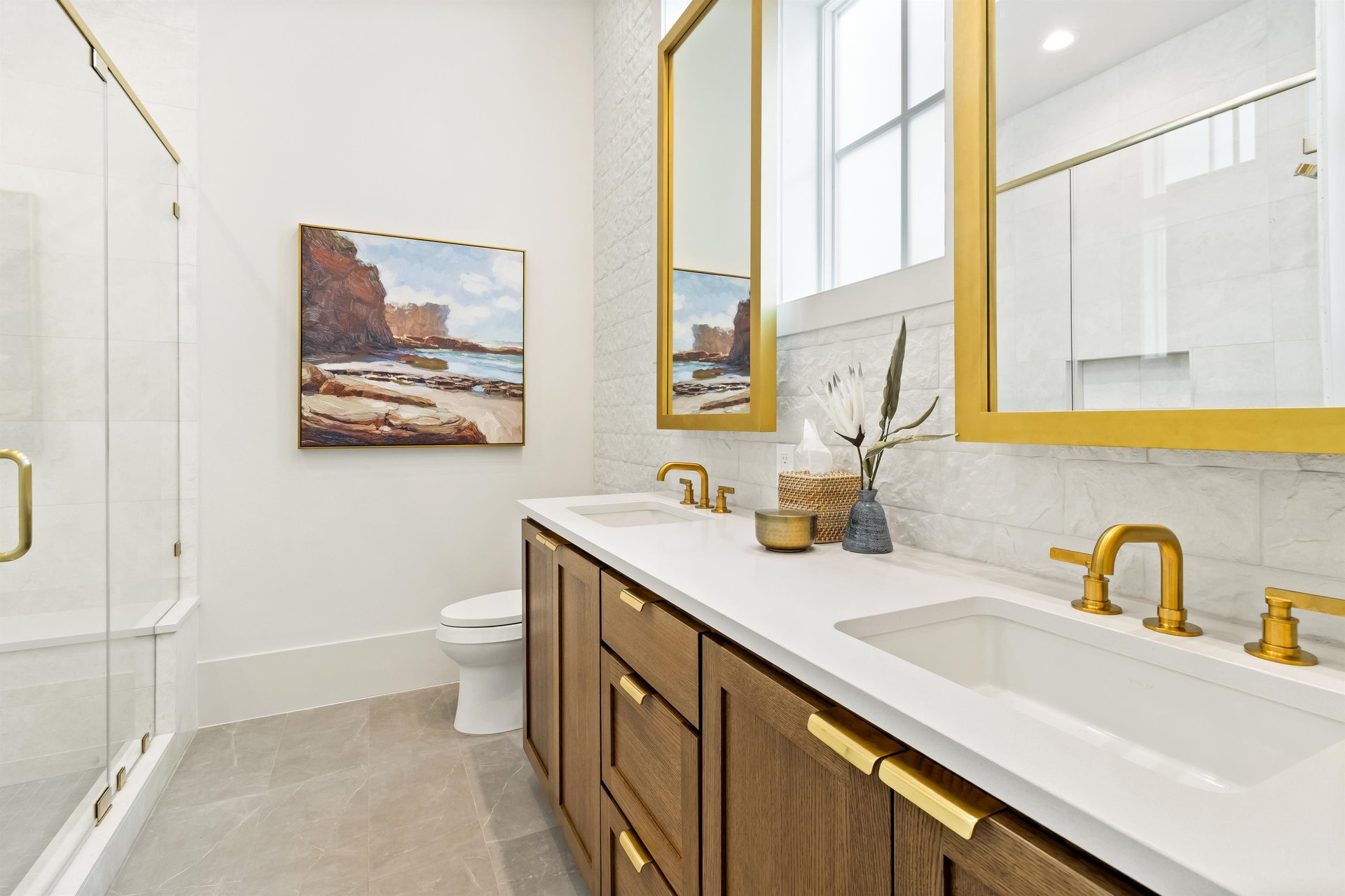 Fourth King Bathroom, 1st Floor