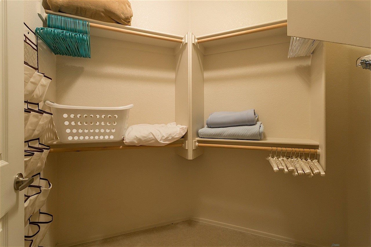 Large Walkin Closet