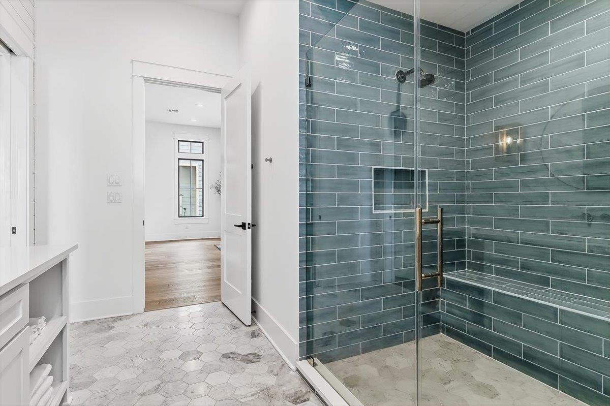 1st Floor, Second King Bathroom