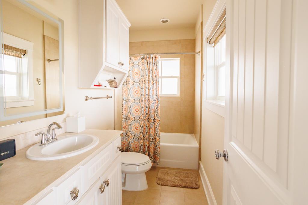 2nd Floor, Secondary King Bathroom