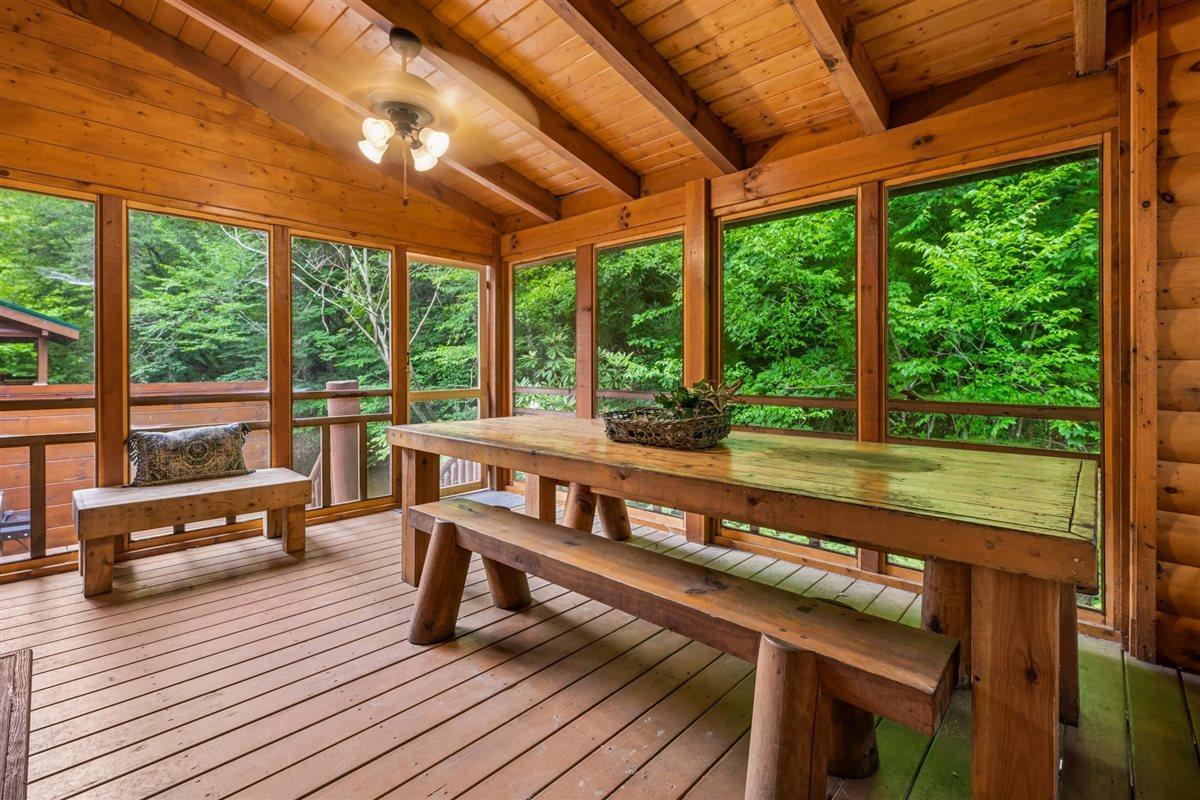 036Screened Deck