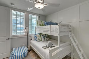 TwinFull Bunk Room