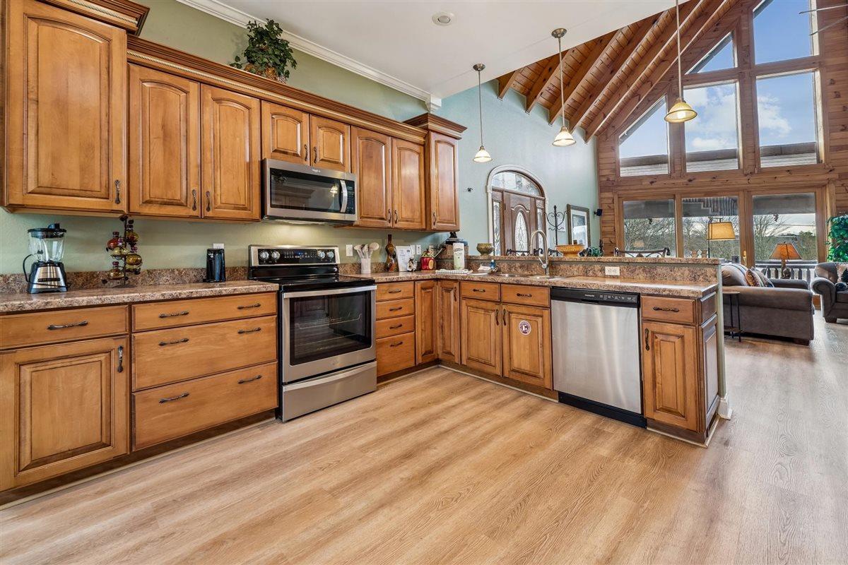 A fully equipped kitchen makes breakfast, family dinners and latenight snacks easy