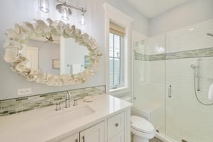 Second King Bathroom, 1st Floor