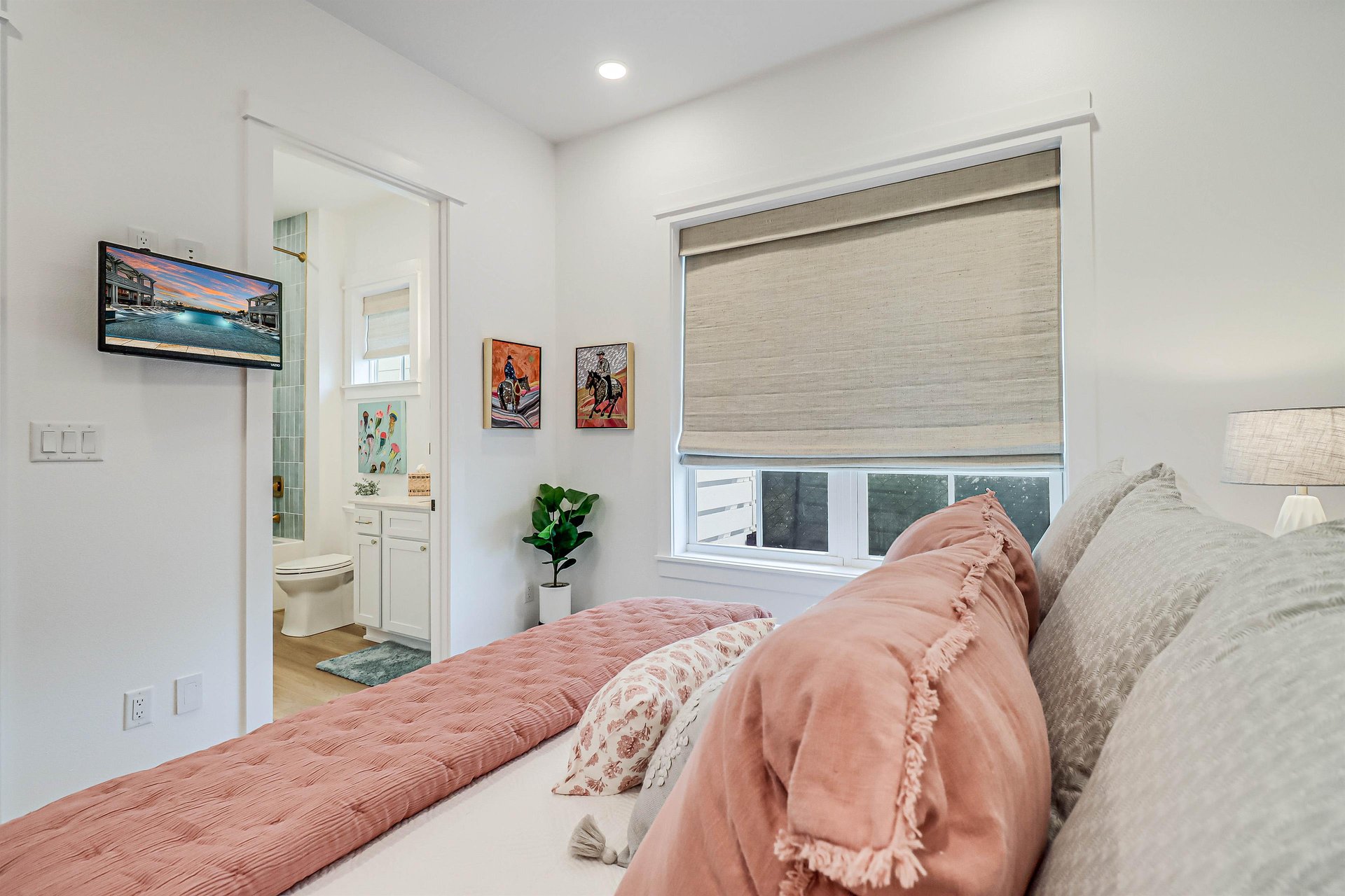 King Bedroom, 1st Floor