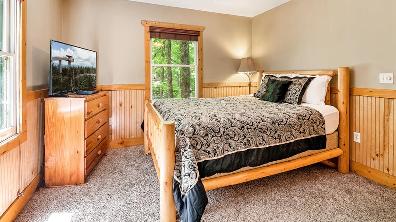 Queen Bedroom