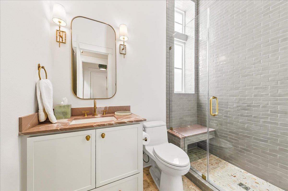 Hall Bathroom, 1st Floor