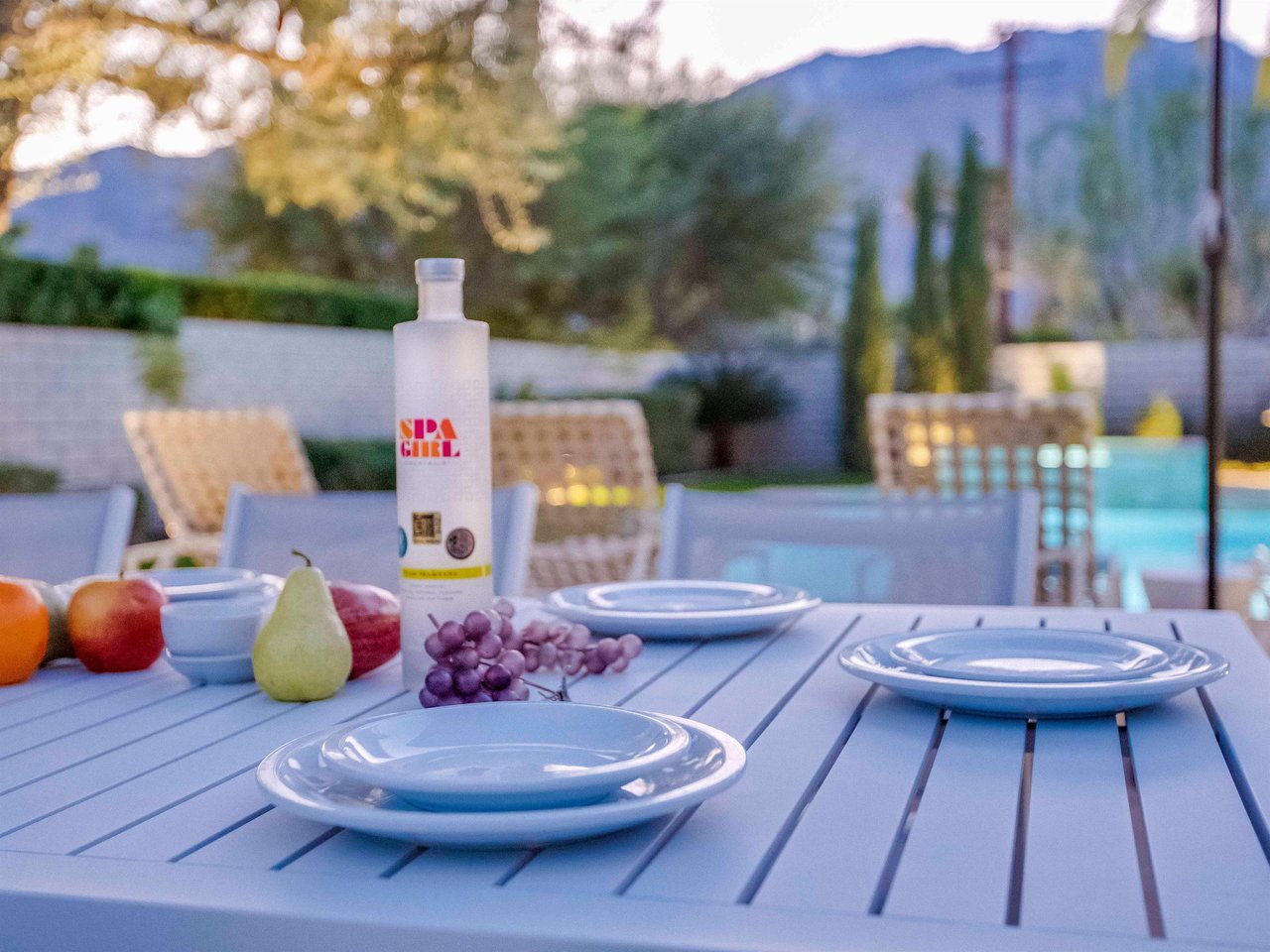 Alfresco dining