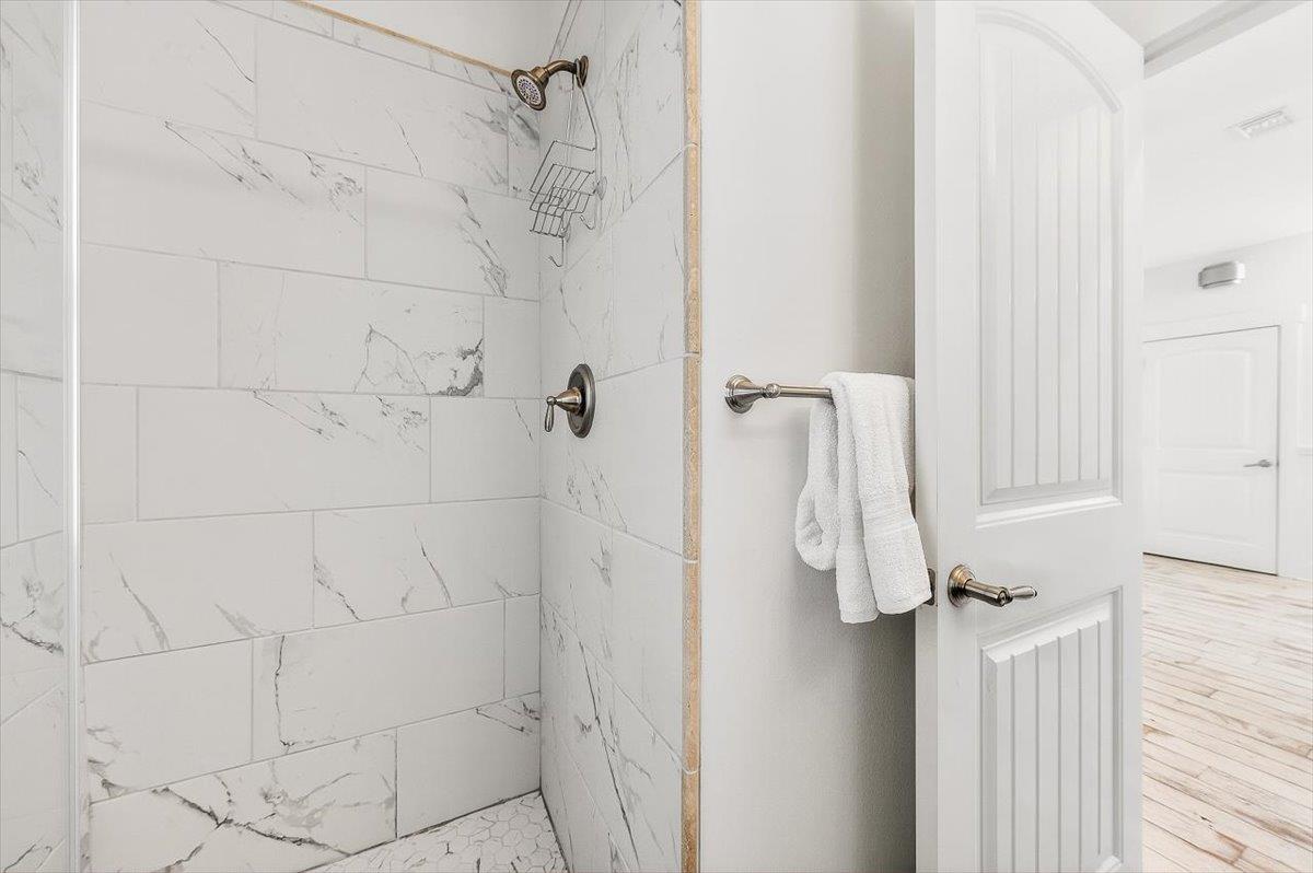 1st Floor, Shared Bathroom