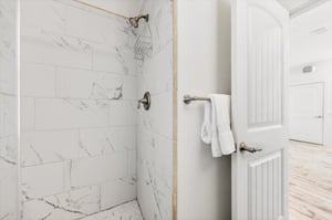 1st Floor, Shared Bathroom