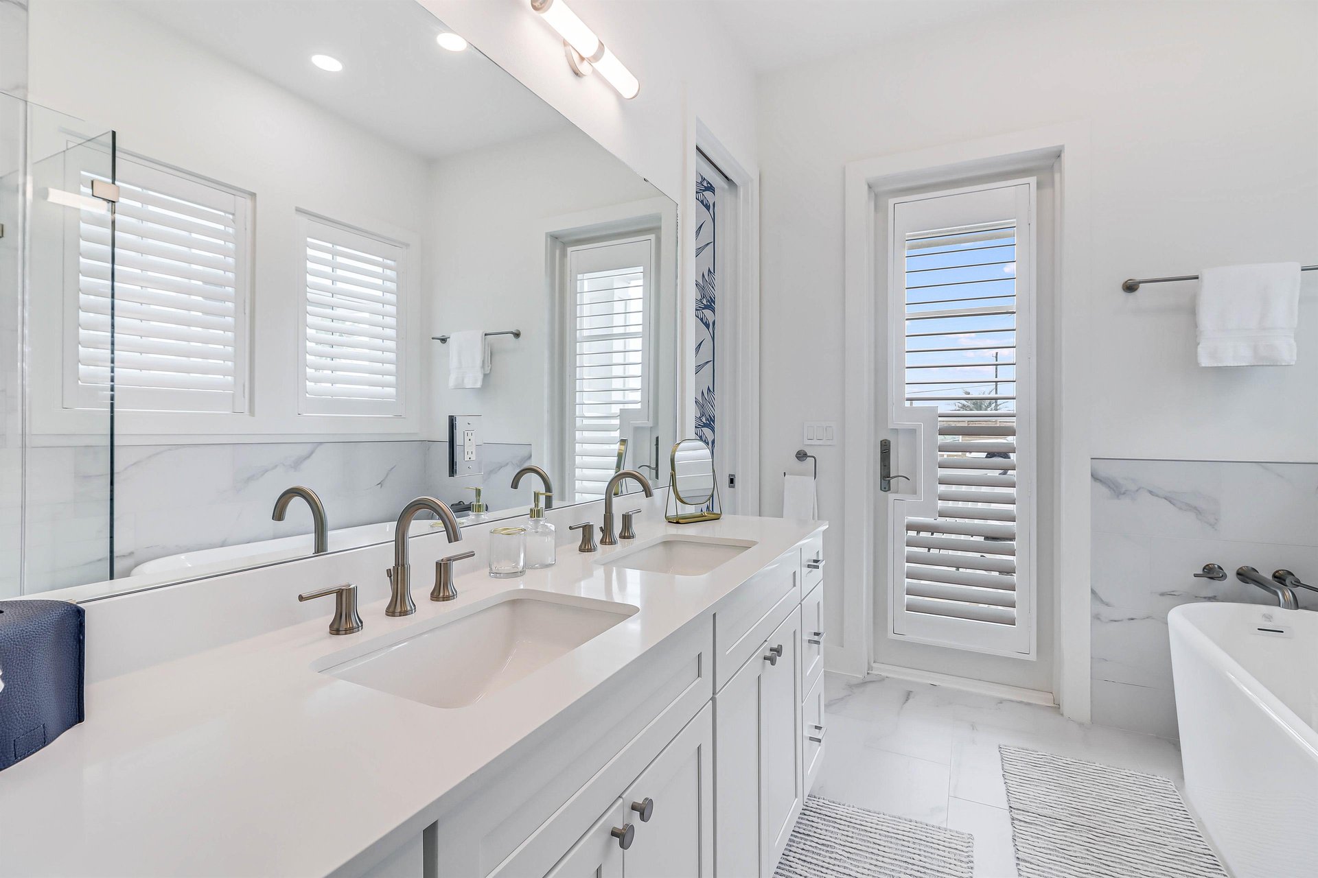 Primary King Private Bathroom, 1st Floor