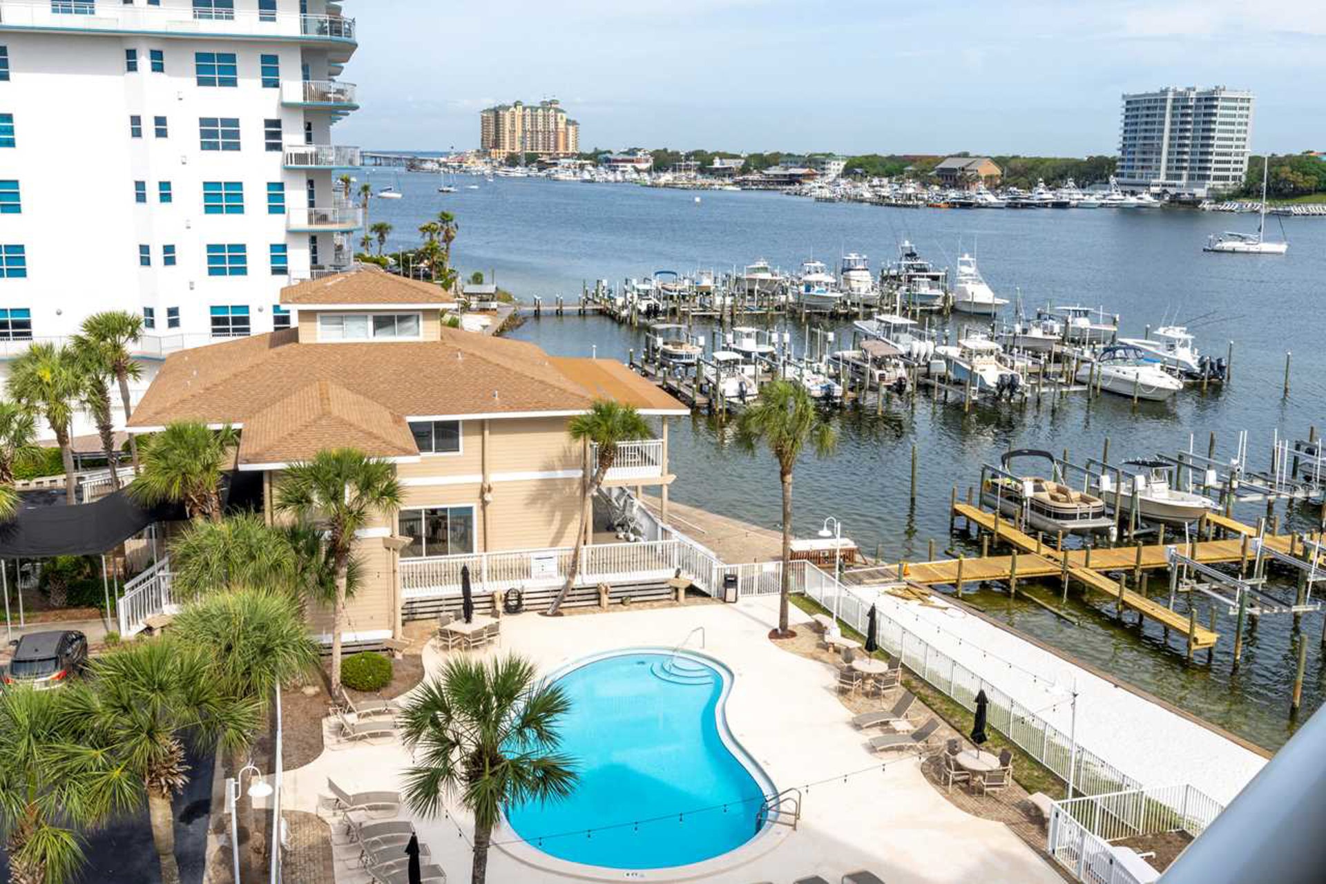 Sun King Yacht Club 2C 28