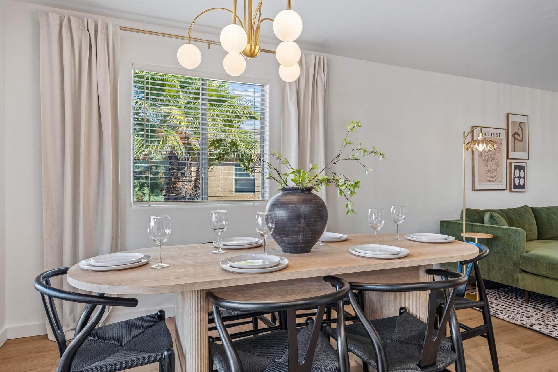 Dining table and chairs for 6 guests.