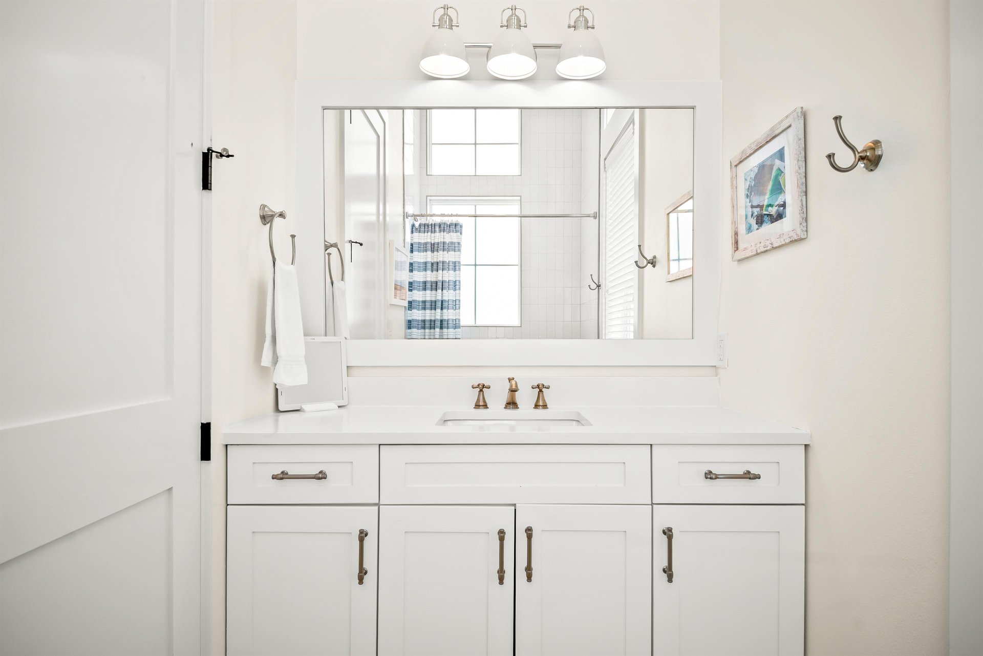 2nd Floor, Second Queen Bathroom