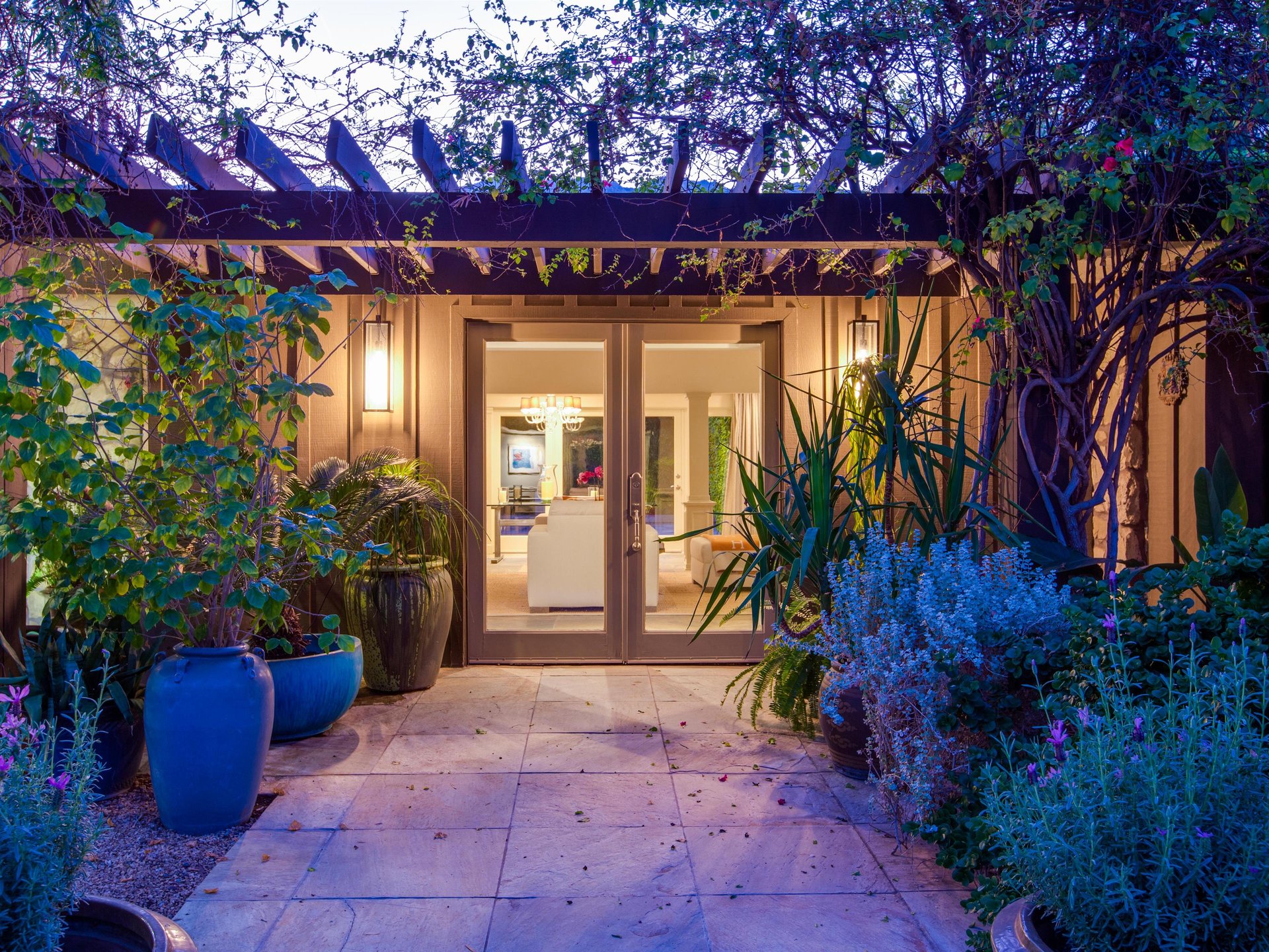 Enjoy a peaceful and relaxing evening at Serendipity