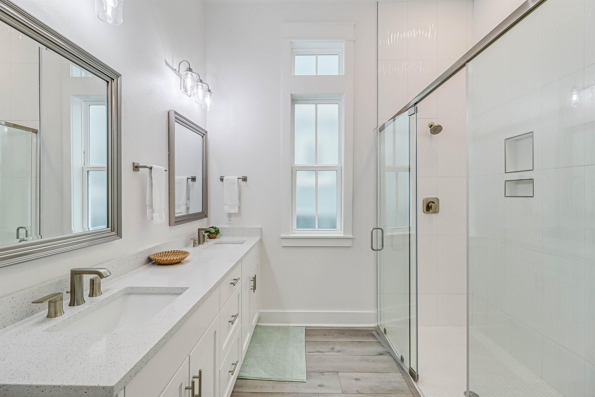 Primary King Bathroom, 1st Floor