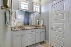 Primary Bathroom, 1st Floor