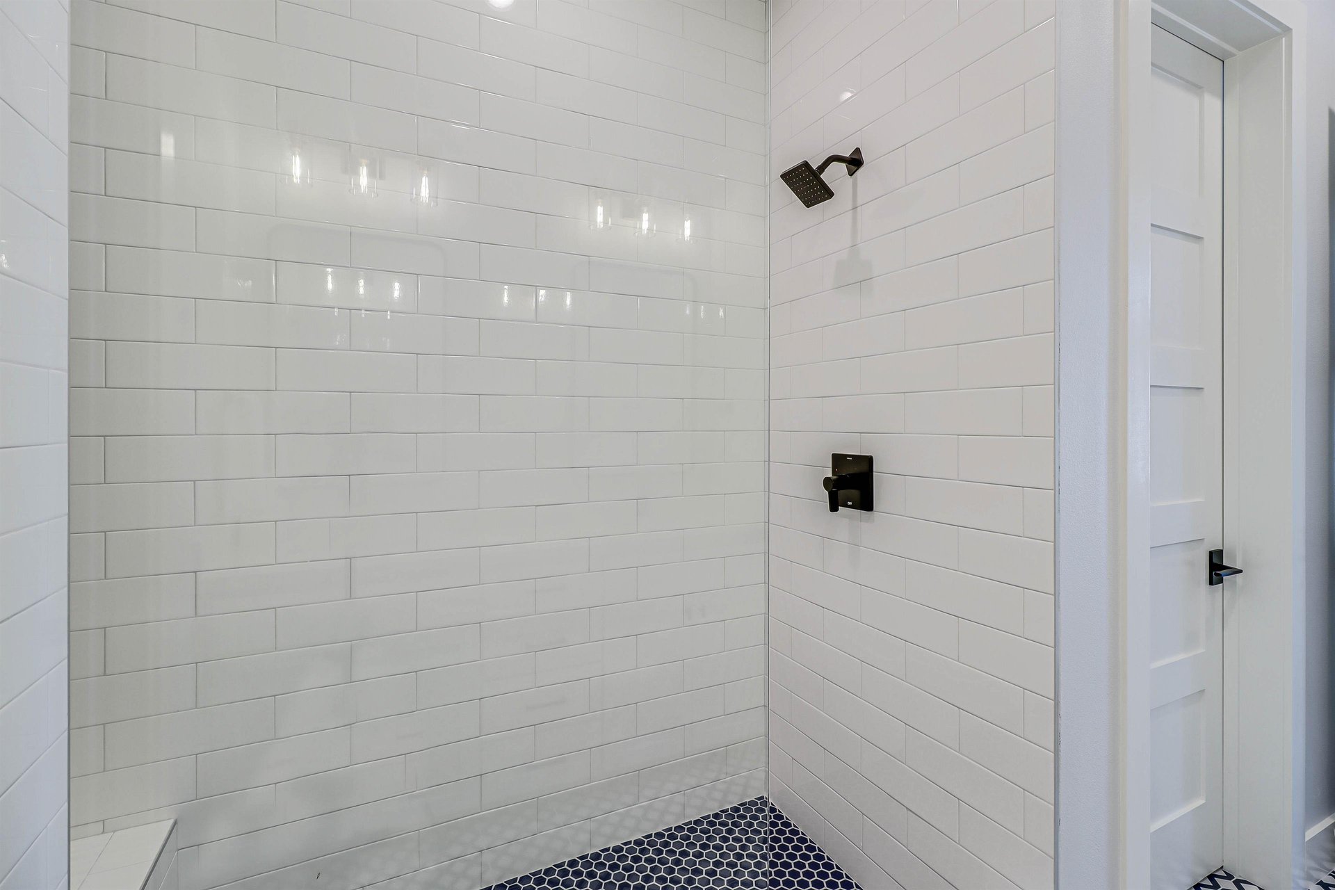 Second King Bathroom, 2nd Floor